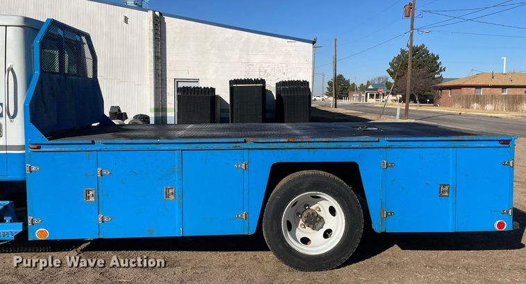 image for item MA9955 1995 International 4700  flatbed truck