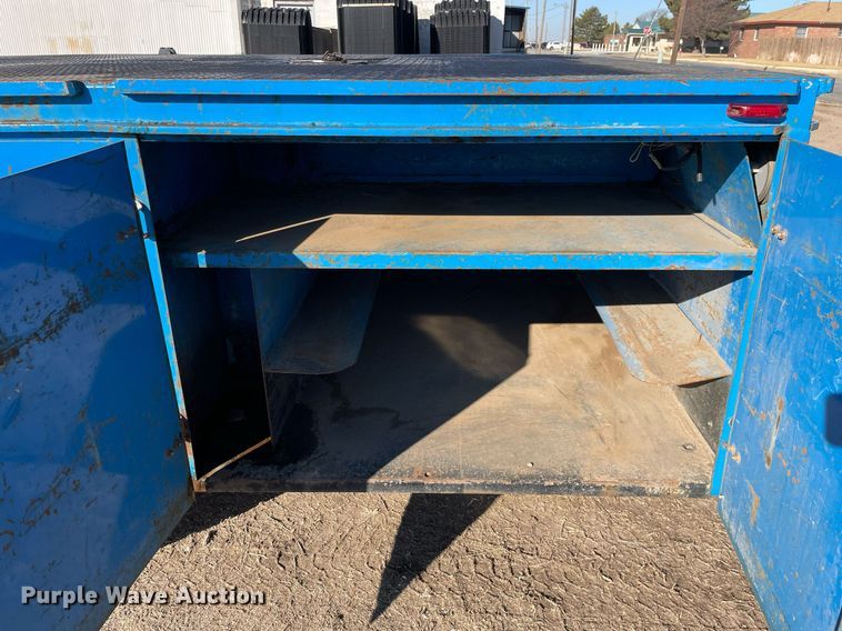 image for item MA9955 1995 International 4700  flatbed truck