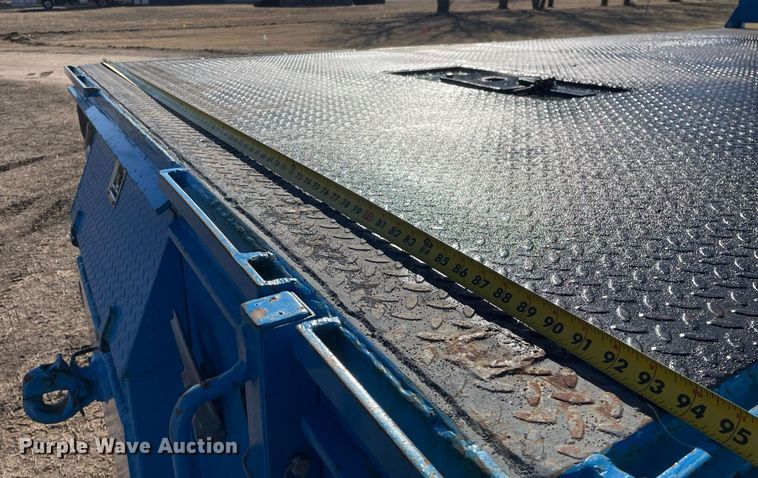 image for item MA9955 1995 International 4700  flatbed truck