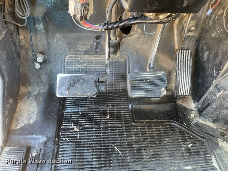 image for item MA9955 1995 International 4700  flatbed truck