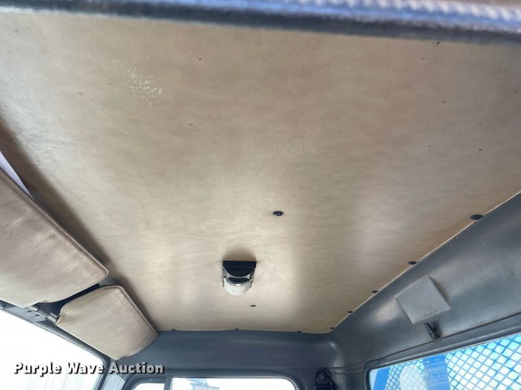 image for item MA9955 1995 International 4700  flatbed truck