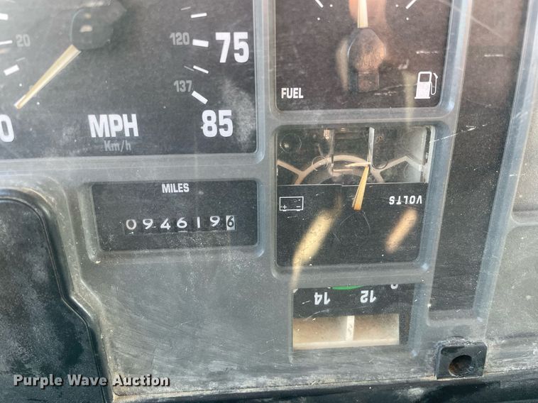 image for item MA9955 1995 International 4700  flatbed truck