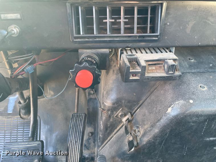 image for item MA9955 1995 International 4700  flatbed truck