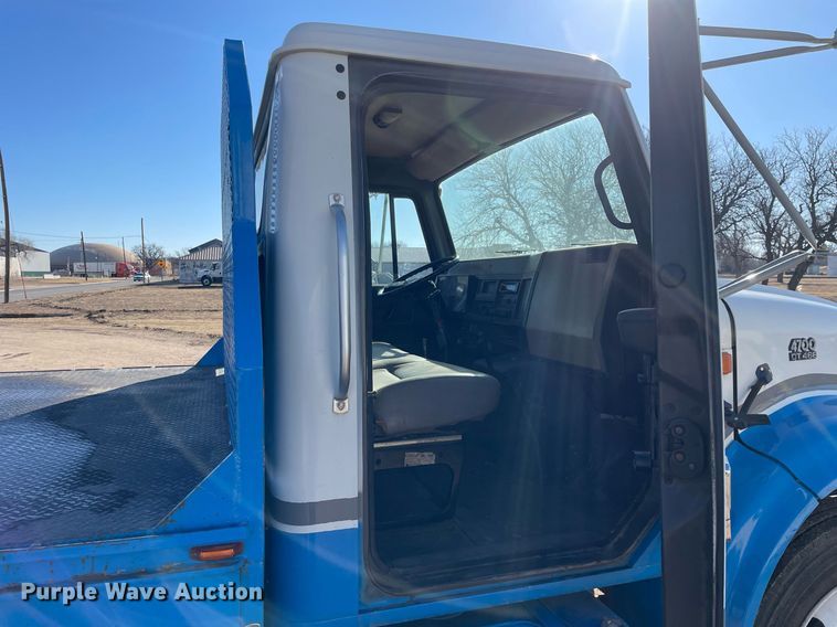 image for item MA9955 1995 International 4700  flatbed truck
