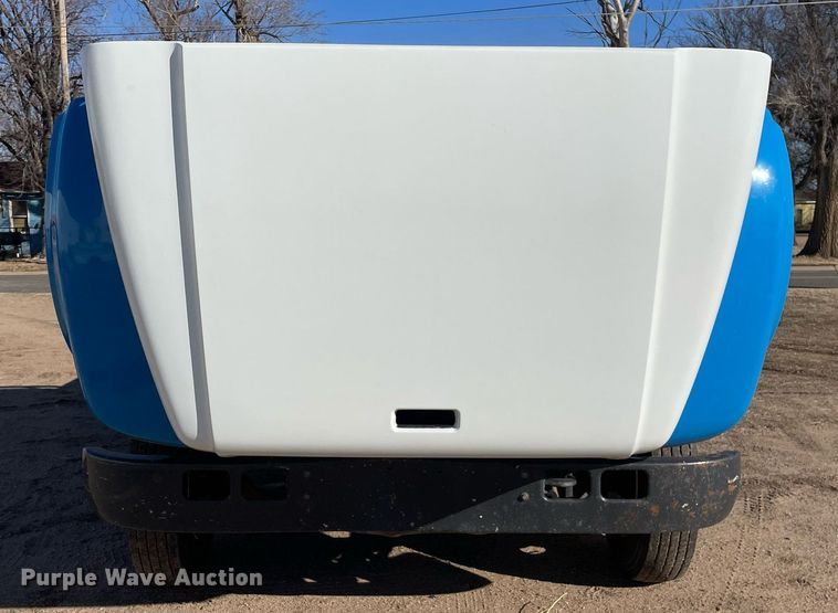 image for item MA9955 1995 International 4700  flatbed truck