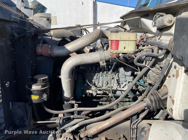 image for item MA9955 1995 International 4700  flatbed truck