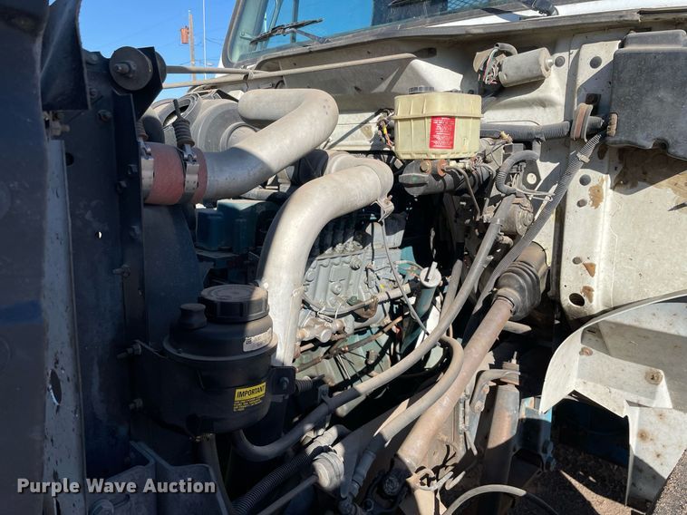 image for item MA9955 1995 International 4700  flatbed truck