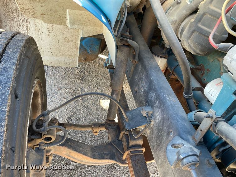 image for item MA9955 1995 International 4700  flatbed truck