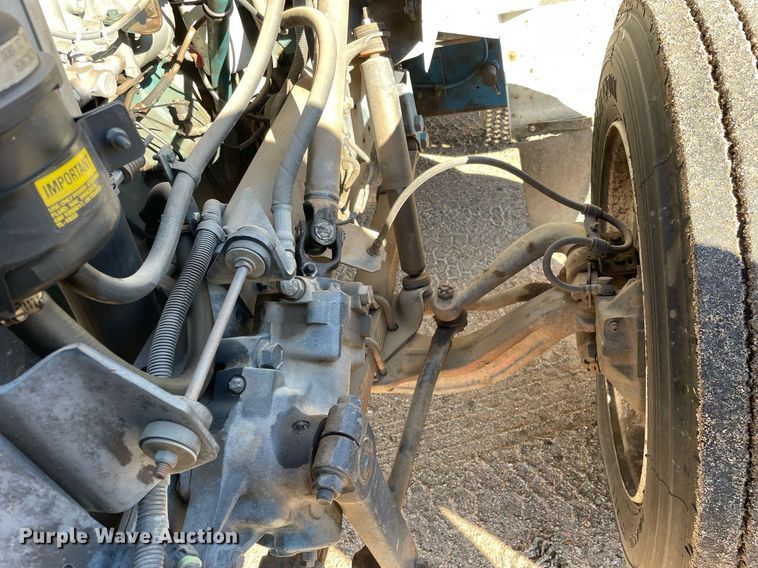 image for item MA9955 1995 International 4700  flatbed truck