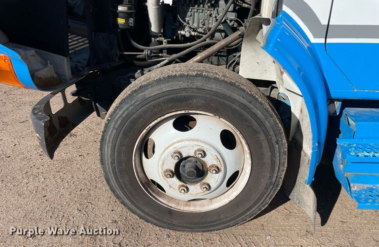 image for item MA9955 1995 International 4700  flatbed truck