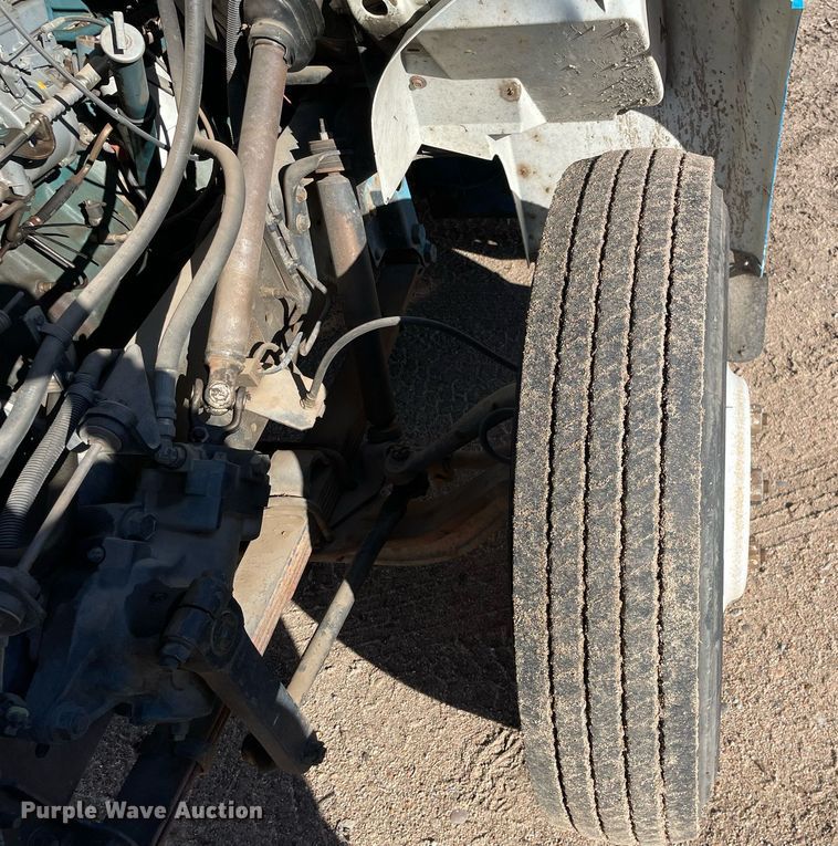 image for item MA9955 1995 International 4700  flatbed truck