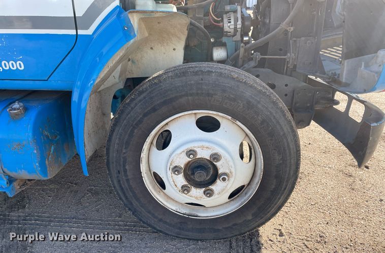 image for item MA9955 1995 International 4700  flatbed truck