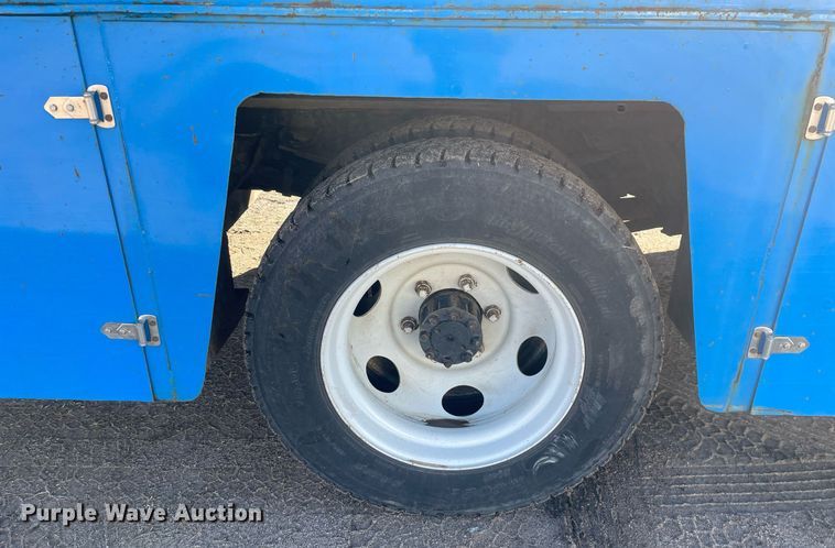 image for item MA9955 1995 International 4700  flatbed truck