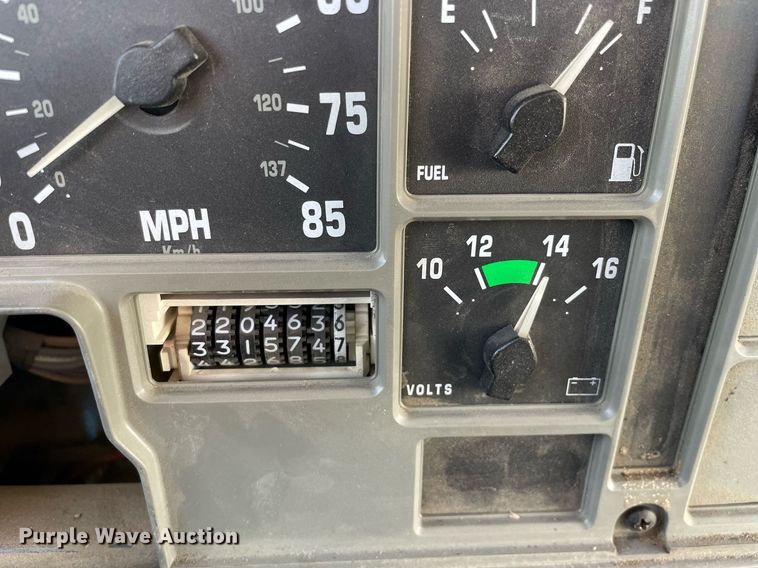 image for item MA9956 2001 International 4700  flatbed truck