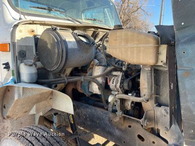 image for item MA9956 2001 International 4700  flatbed truck