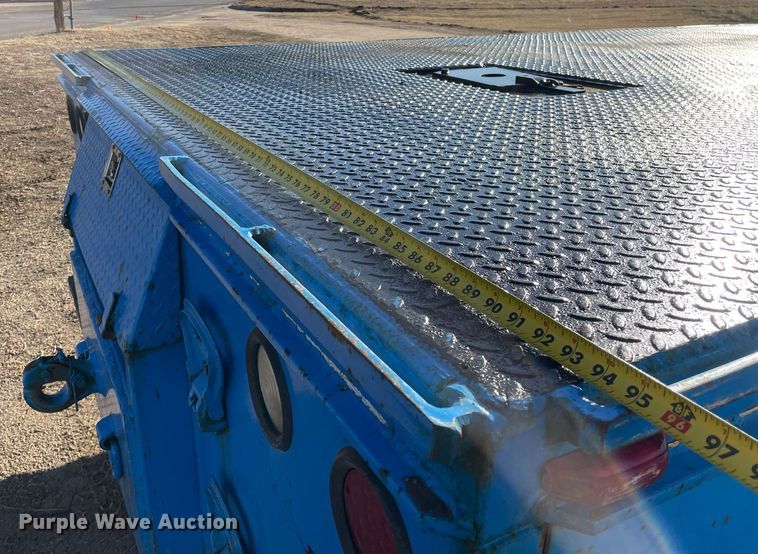 image for item MA9956 2001 International 4700  flatbed truck