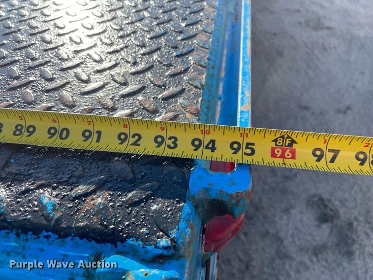 image for item MA9956 2001 International 4700  flatbed truck