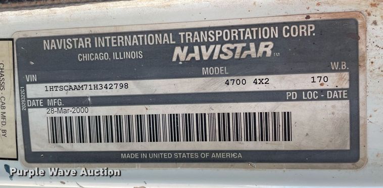 image for item MA9956 2001 International 4700  flatbed truck