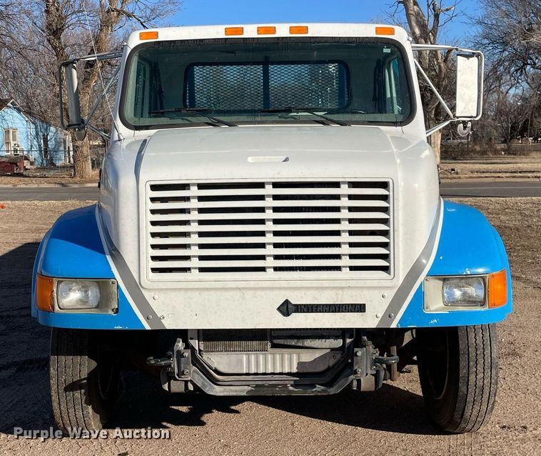 image for item MA9957 1996 International 4700  flatbed truck