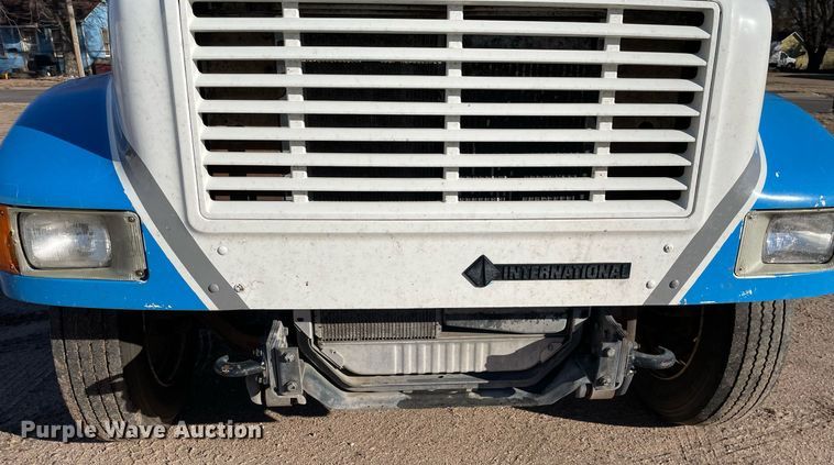 image for item MA9957 1996 International 4700  flatbed truck