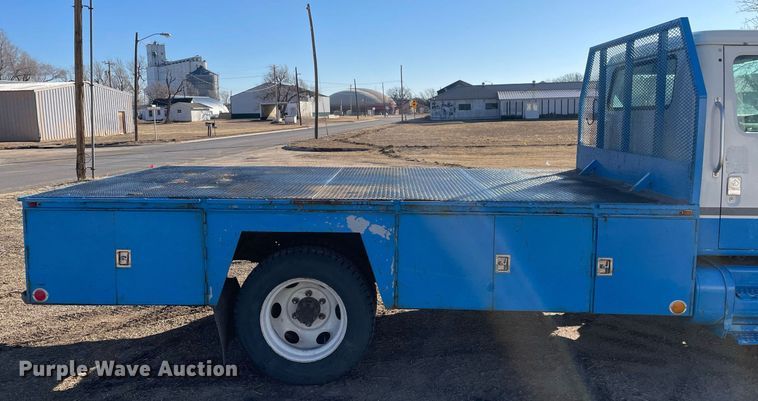 image for item MA9957 1996 International 4700  flatbed truck