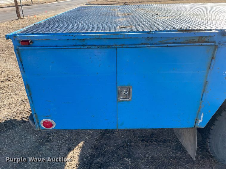 image for item MA9957 1996 International 4700  flatbed truck