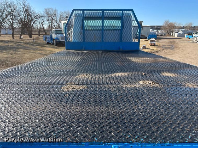 image for item MA9957 1996 International 4700  flatbed truck