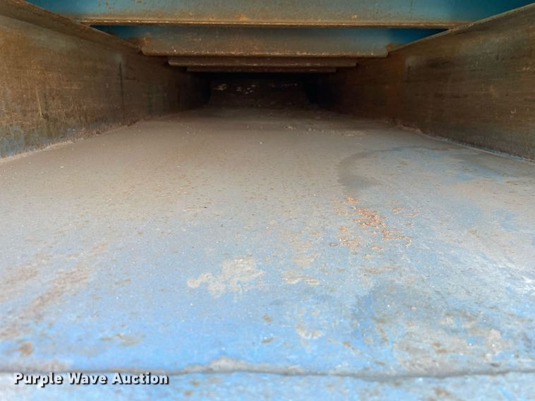 image for item MA9957 1996 International 4700  flatbed truck