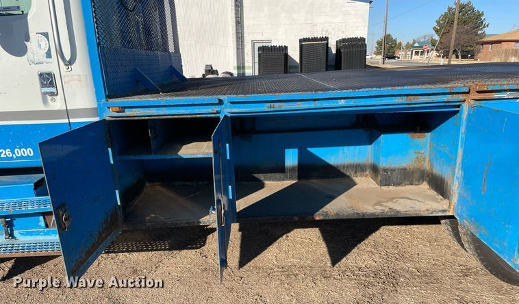 image for item MA9957 1996 International 4700  flatbed truck