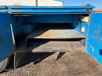 image for item MA9957 1996 International 4700  flatbed truck