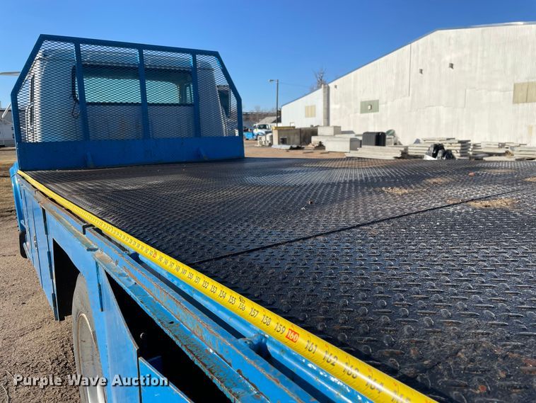 image for item MA9957 1996 International 4700  flatbed truck