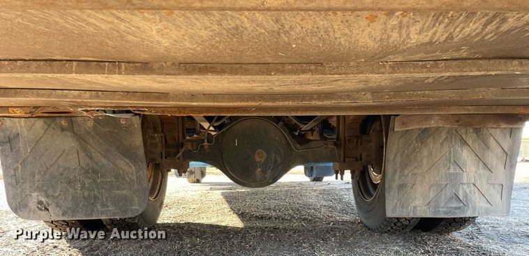 image for item MA9957 1996 International 4700  flatbed truck