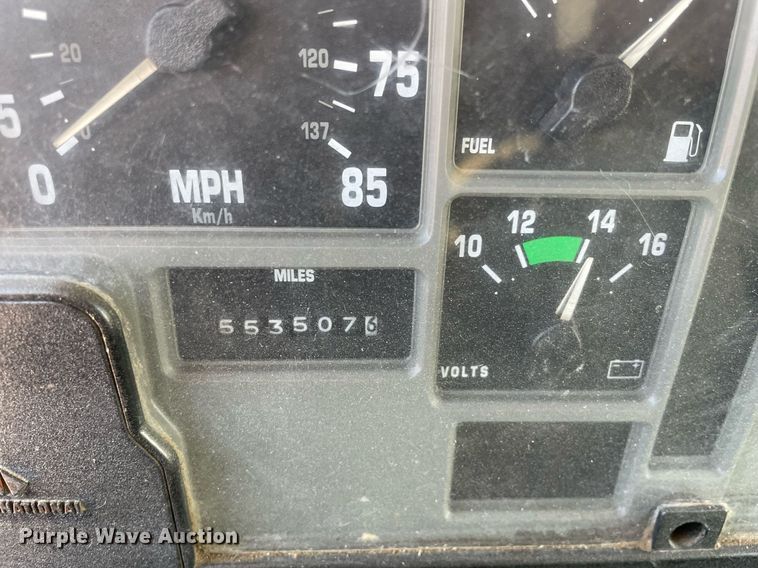 image for item MA9957 1996 International 4700  flatbed truck