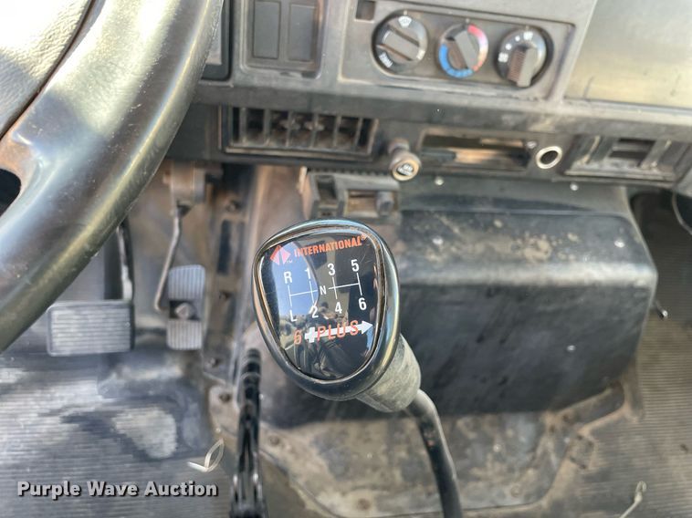 image for item MA9957 1996 International 4700  flatbed truck