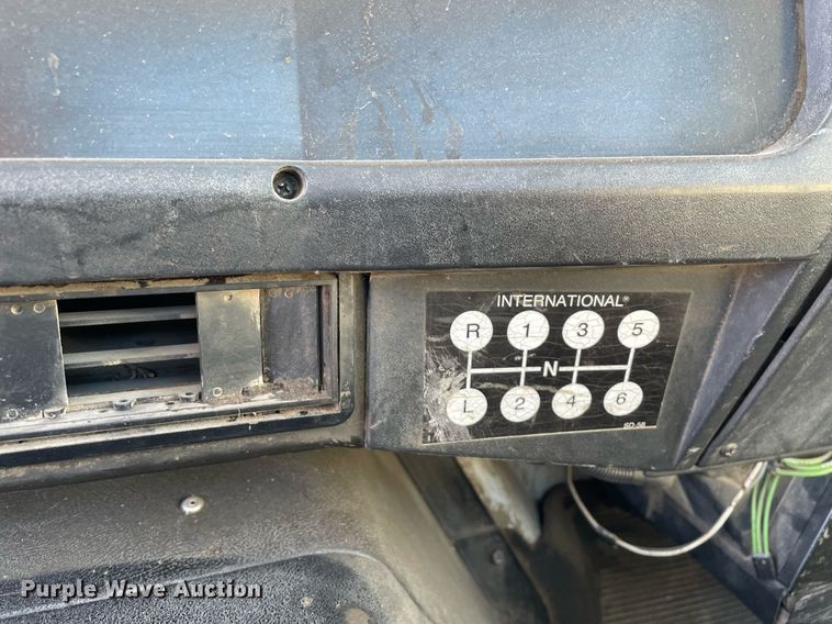 image for item MA9957 1996 International 4700  flatbed truck