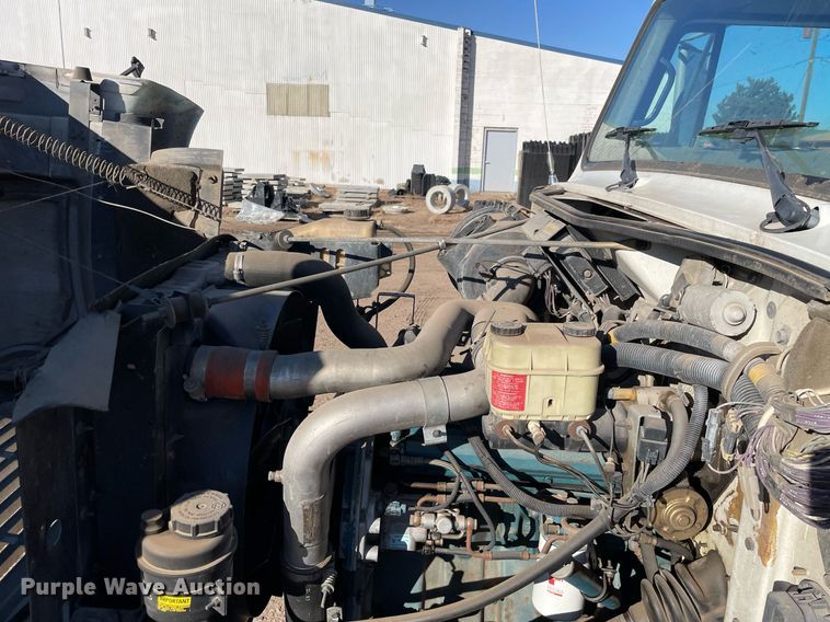 image for item MA9957 1996 International 4700  flatbed truck