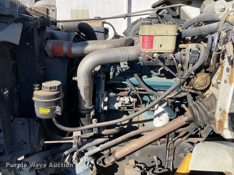 image for item MA9957 1996 International 4700  flatbed truck