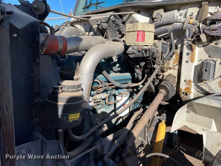 image for item MA9957 1996 International 4700  flatbed truck