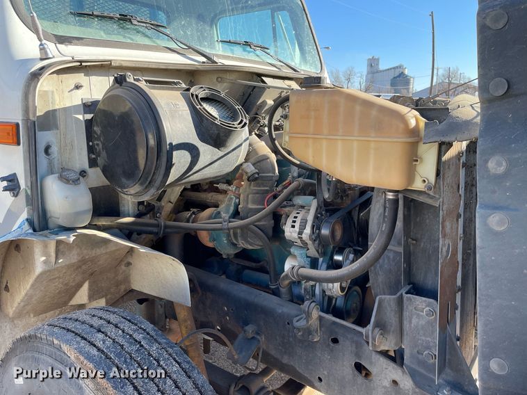 image for item MA9957 1996 International 4700  flatbed truck