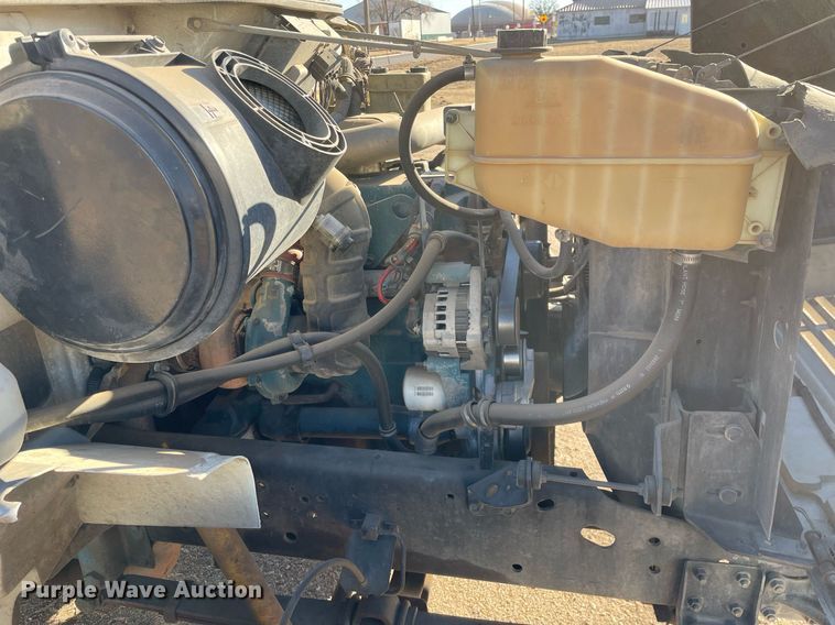 image for item MA9957 1996 International 4700  flatbed truck