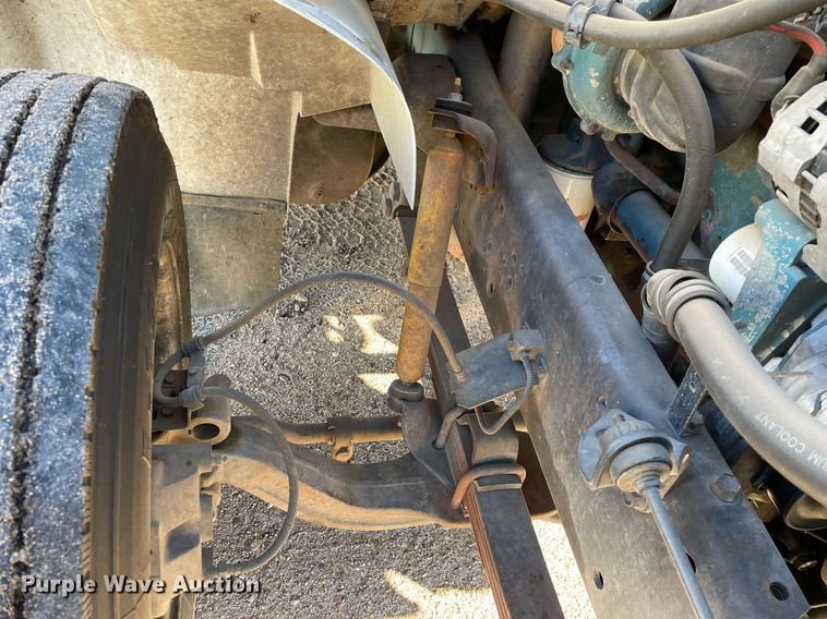 image for item MA9957 1996 International 4700  flatbed truck