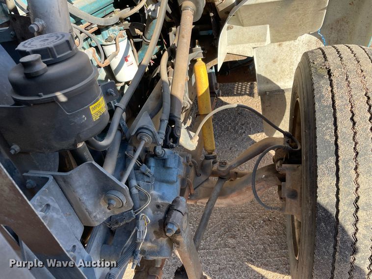 image for item MA9957 1996 International 4700  flatbed truck