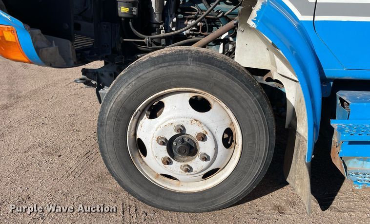 image for item MA9957 1996 International 4700  flatbed truck