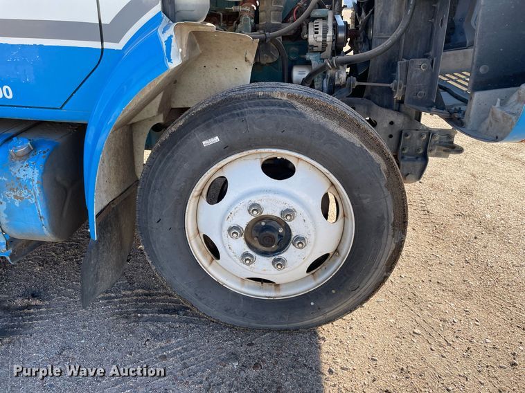 image for item MA9957 1996 International 4700  flatbed truck