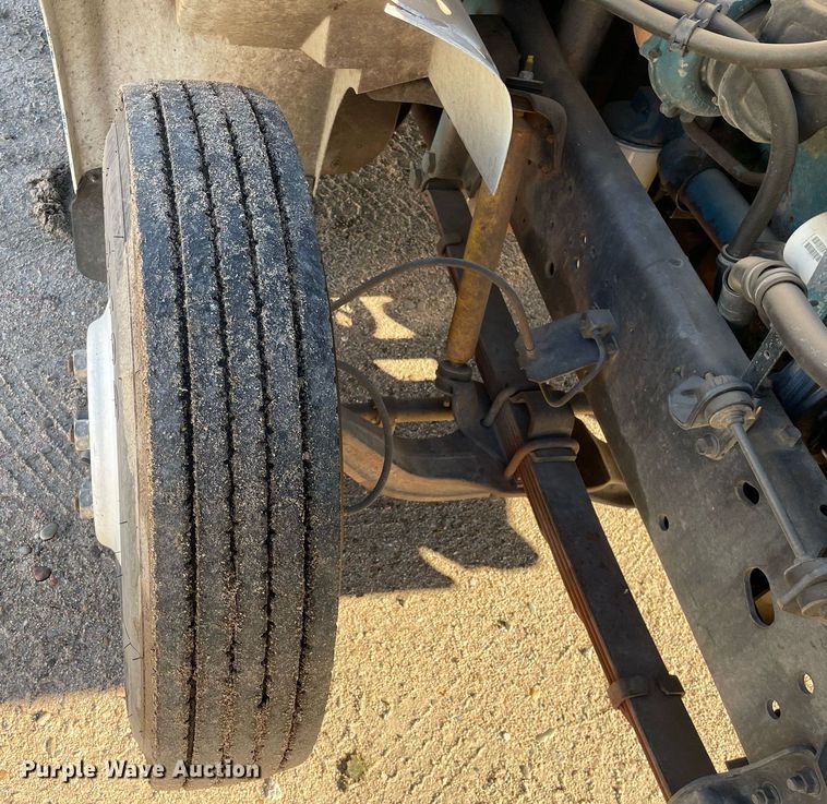 image for item MA9957 1996 International 4700  flatbed truck