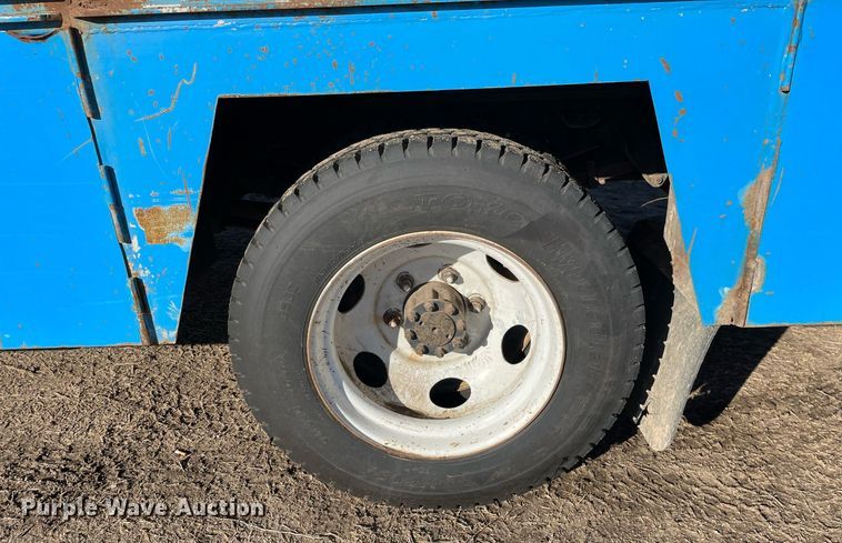 image for item MA9957 1996 International 4700  flatbed truck