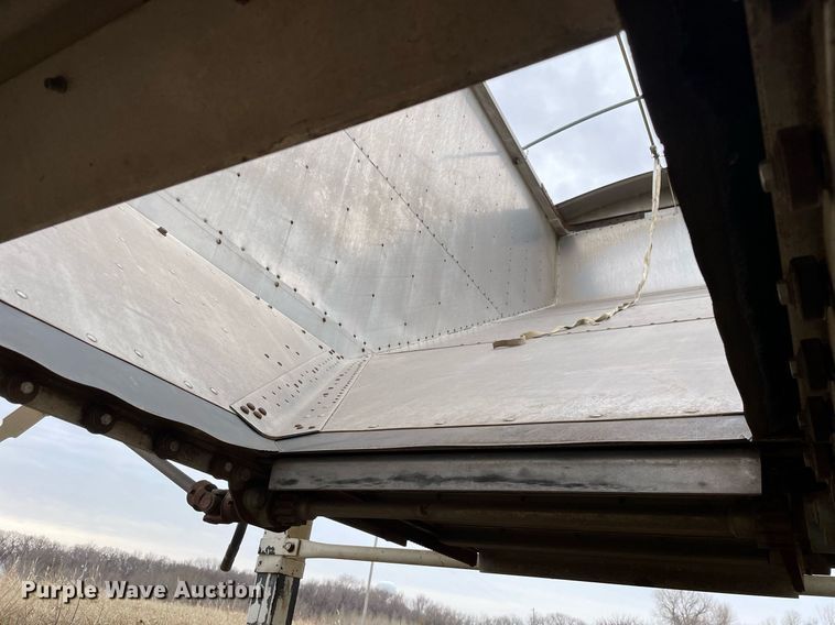 image for item MB9009 2011 Timpte Super Hopper  grain trailer