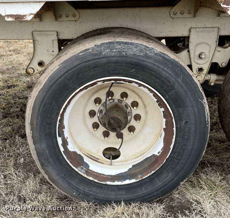 image for item MB9009 2011 Timpte Super Hopper  grain trailer