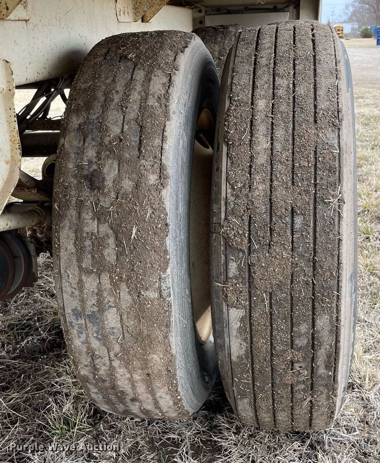 image for item MB9009 2011 Timpte Super Hopper  grain trailer