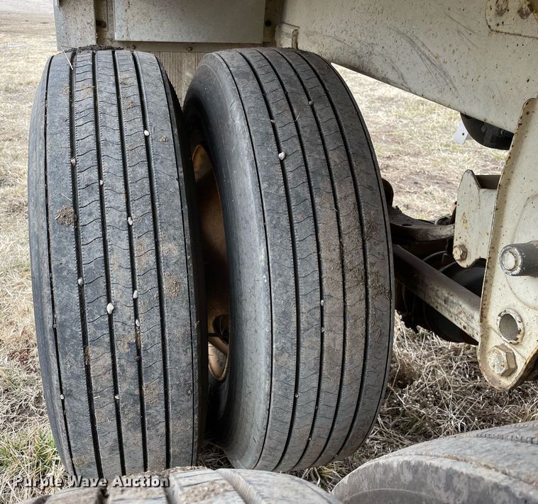 image for item MB9009 2011 Timpte Super Hopper  grain trailer